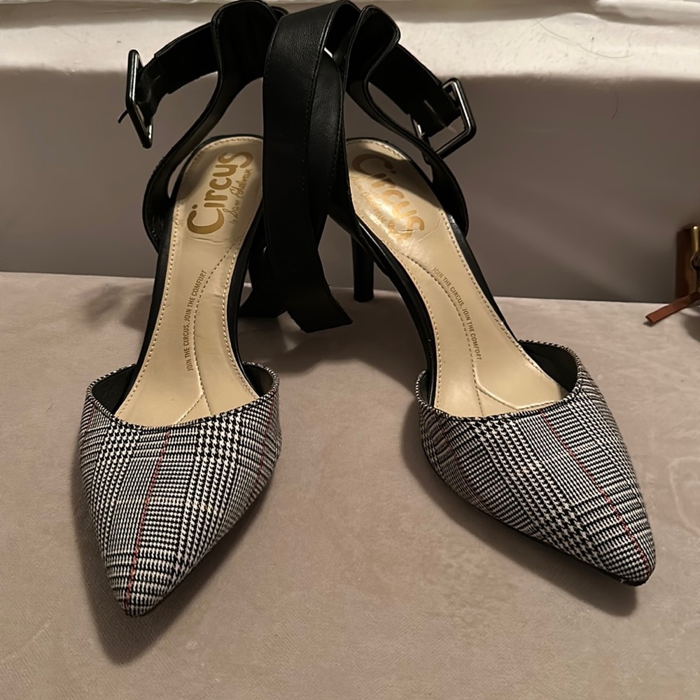 Sam Edelman pumps